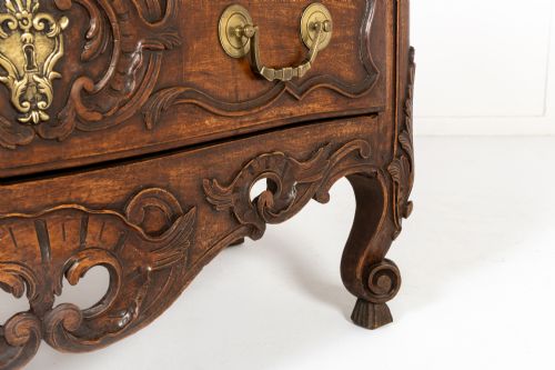 18TH CENTURY FRENCH WALNUT COMMODE - ADDITIONAL PHOTO 7