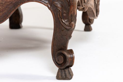 18TH CENTURY FRENCH WALNUT COMMODE - ADDITIONAL PHOTO 8