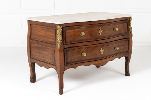 18TH CENTURY FRENCH CHERRYWOOD SERPENTINE COMMODE