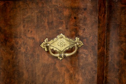 SMALL DUTCH BURR WALNUT CHEST OF DRAWERS - ADDITIONAL PHOTO 3