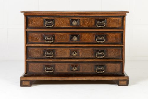 18TH CENTURY ITALIAN WALNUT CHEST OF DRAWERS - ADDITIONAL PHOTO 1