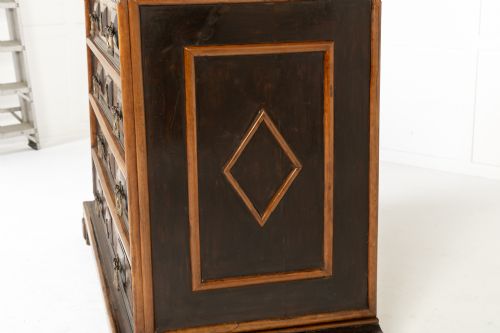 18TH CENTURY ITALIAN WALNUT CHEST OF DRAWERS - ADDITIONAL PHOTO 2