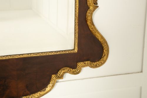 LARGE 18TH CENTURY ENGLISH WALNUT AND GILT MIRROR - ADDITIONAL PHOTO 1
