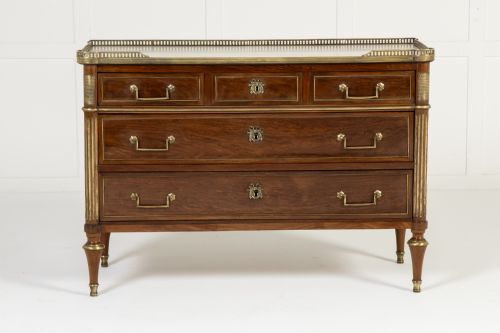 18th century french mahogany commode - CATEGORY: ANTIQUE SIDEBOARDS - DATED 18TH CENTURY