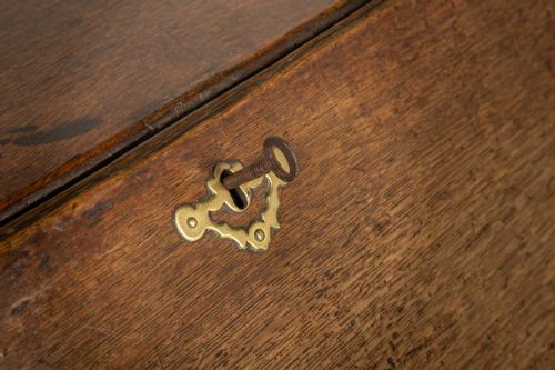 SMALL 18TH CENTURY ENGLISH OAK BUREAU - ADDITIONAL PHOTO 1