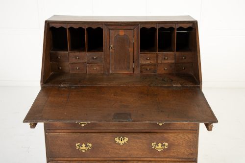 SMALL 18TH CENTURY ENGLISH OAK BUREAU - ADDITIONAL PHOTO 4