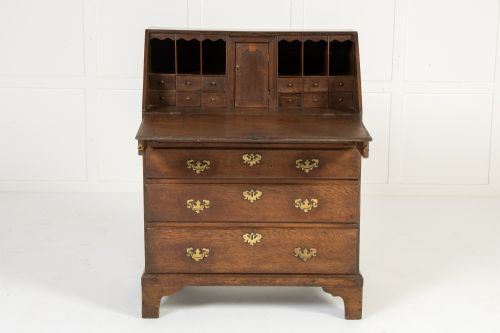 SMALL 18TH CENTURY ENGLISH OAK BUREAU - ADDITIONAL PHOTO 5
