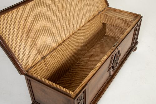 18TH CENTURY ITALIAN WALNUT COFFER - ADDITIONAL PHOTO 3