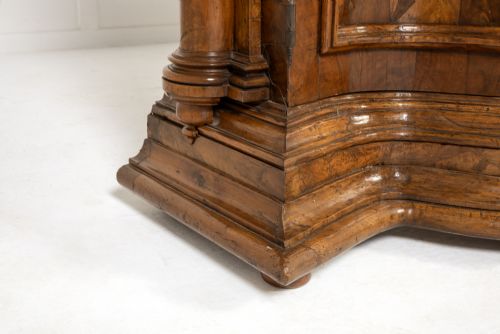 19TH CENTURY ITALIAN WALNUT SIDE CABINET - ADDITIONAL PHOTO 4