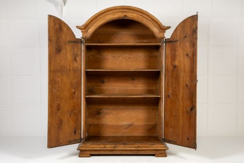 LARGE 18TH CENTURY ITALIAN PINE ARMOIRECABINET - ADDITIONAL PHOTO 1