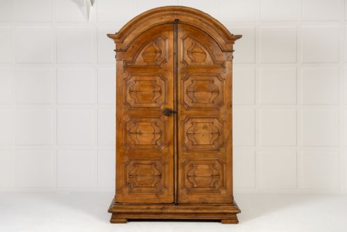 LARGE 18TH CENTURY ITALIAN PINE ARMOIRECABINET - ADDITIONAL PHOTO 2