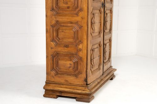 LARGE 18TH CENTURY ITALIAN PINE ARMOIRECABINET - ADDITIONAL PHOTO 9