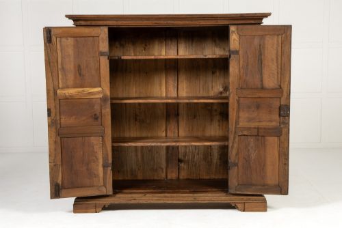 18TH CENTURY ITALIAN WALNUT CABINET - ADDITIONAL PHOTO 4