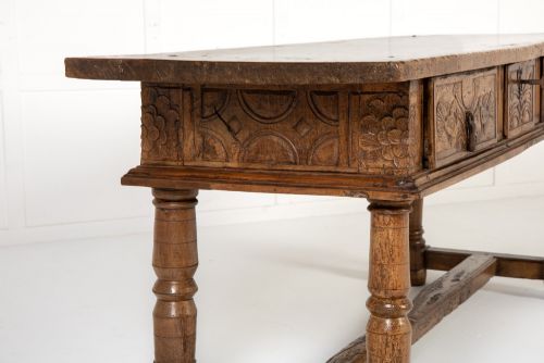 LARGE 17TH CENTURY SPANISH WALNUT TABLE - ADDITIONAL PHOTO 6