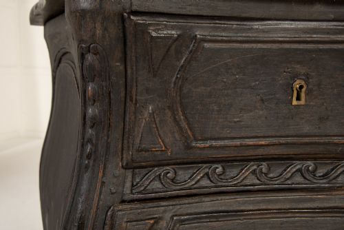 18TH CENTURY FRENCH EBONISED BOMBE COMMODE - ADDITIONAL PHOTO 3
