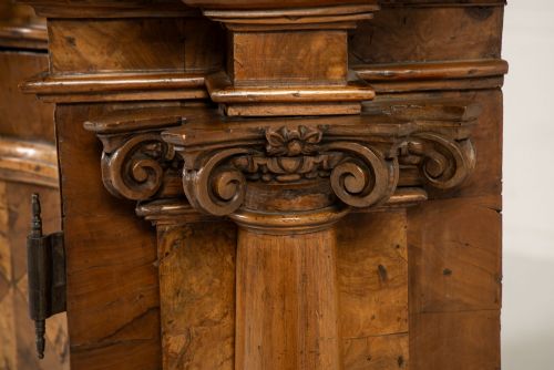 19TH CENTURY ITALIAN WALNUT SIDE CABINET - ADDITIONAL PHOTO 11