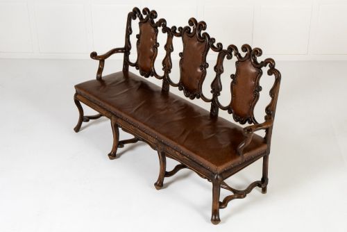 19TH CENTURY WALNUT SOFASETTEE - ADDITIONAL PHOTO 2