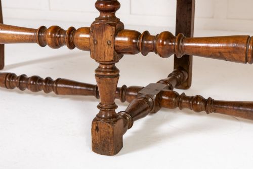 MONUMENTAL 18TH CENTURY ITALIAN WALNUT SOFASETTEE - ADDITIONAL PHOTO 6