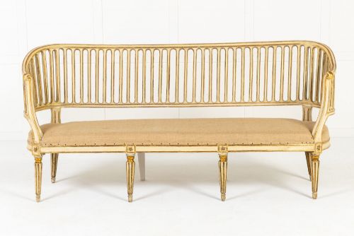 18TH CENTURY ITALIAN PAINTED SETTEE
