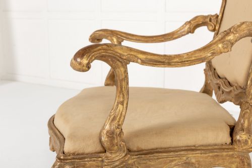 18TH CENTURY ITALIAN CARVED GILTWOOD ARMCHAIR - ADDITIONAL PHOTO 3