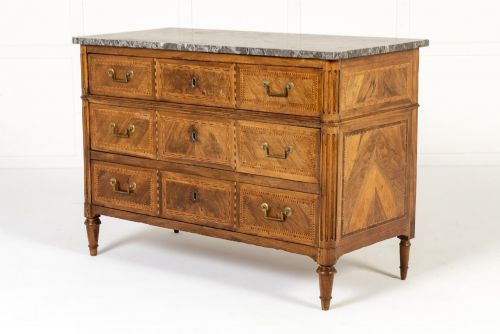 18TH CENTURY FRENCH WALNUT COMMODE