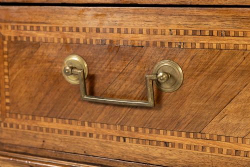 18TH CENTURY FRENCH WALNUT COMMODE - ADDITIONAL PHOTO 4