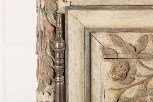 18TH CENTURY FRENCH PAINTED ARMOIRE - ADDITIONAL PHOTO 4