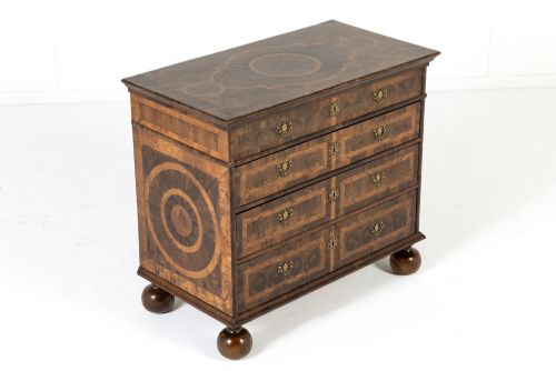 Late 17th/Early 18th Century Dutch Oyster-Veneered Walnut Chest of Drawers