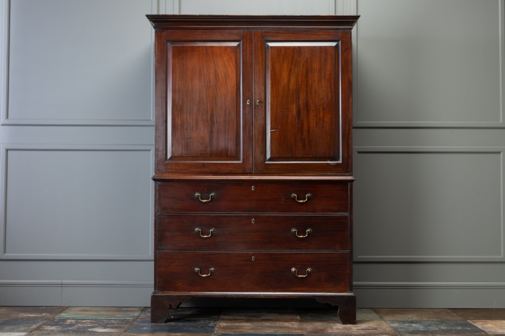 18th Century Georgian Mahogany Linen Press