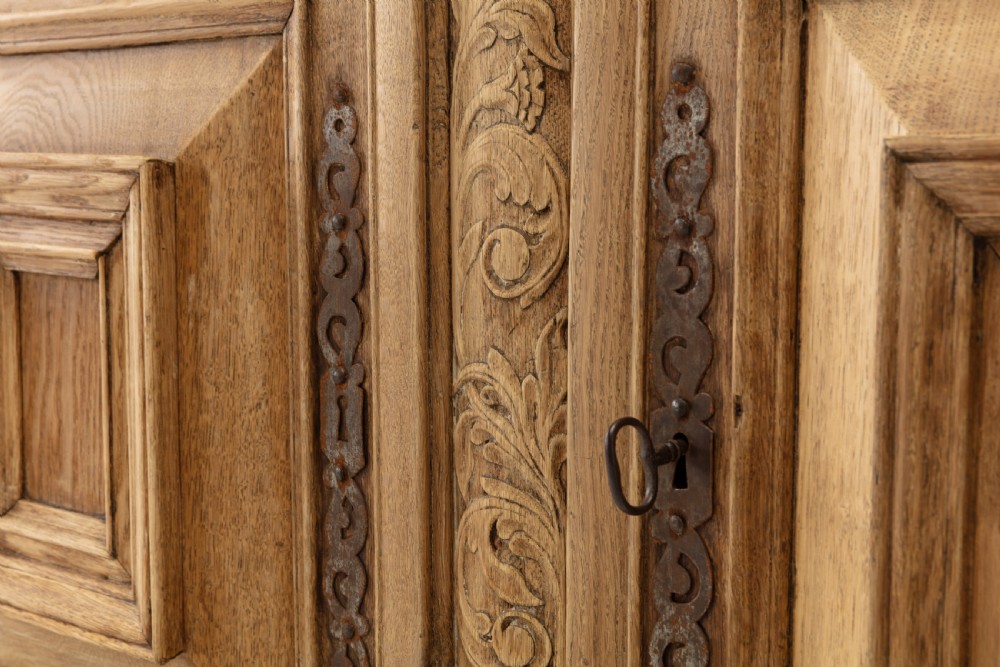 17th Century Flemish Bleached Oak Cabinet View IX