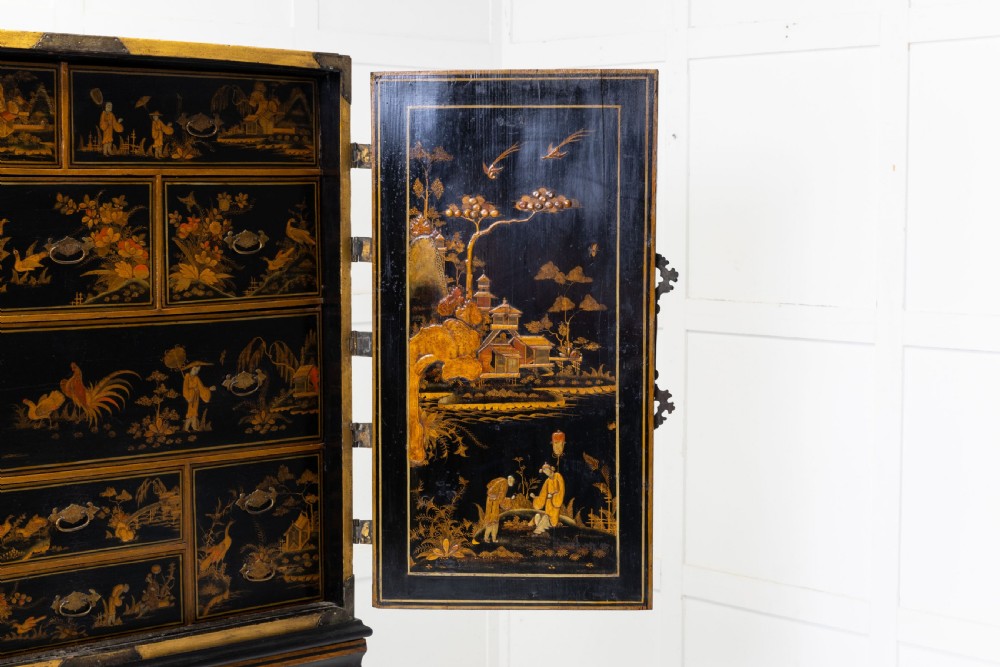 Late 17th Century Chinoiserie Cabinet on Stand View III