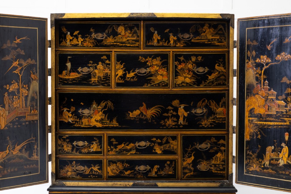 Late 17th Century Chinoiserie Cabinet on Stand View IV
