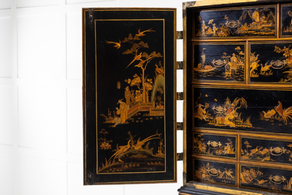 Late 17th Century Chinoiserie Cabinet on Stand View VII