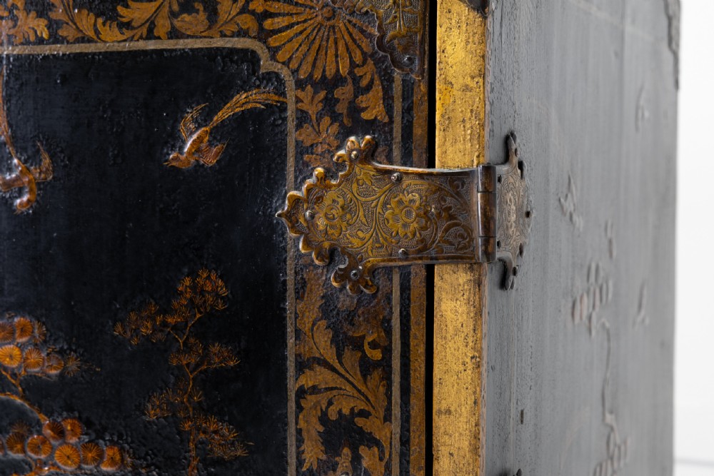 Late 17th Century Chinoiserie Cabinet on Stand View XII
