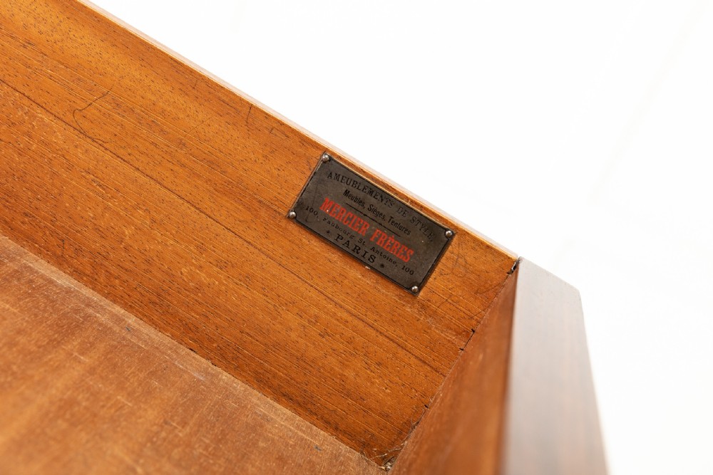 19th Century Walnut and Mahogany Bureau Plat by Mercier Frères View VIII