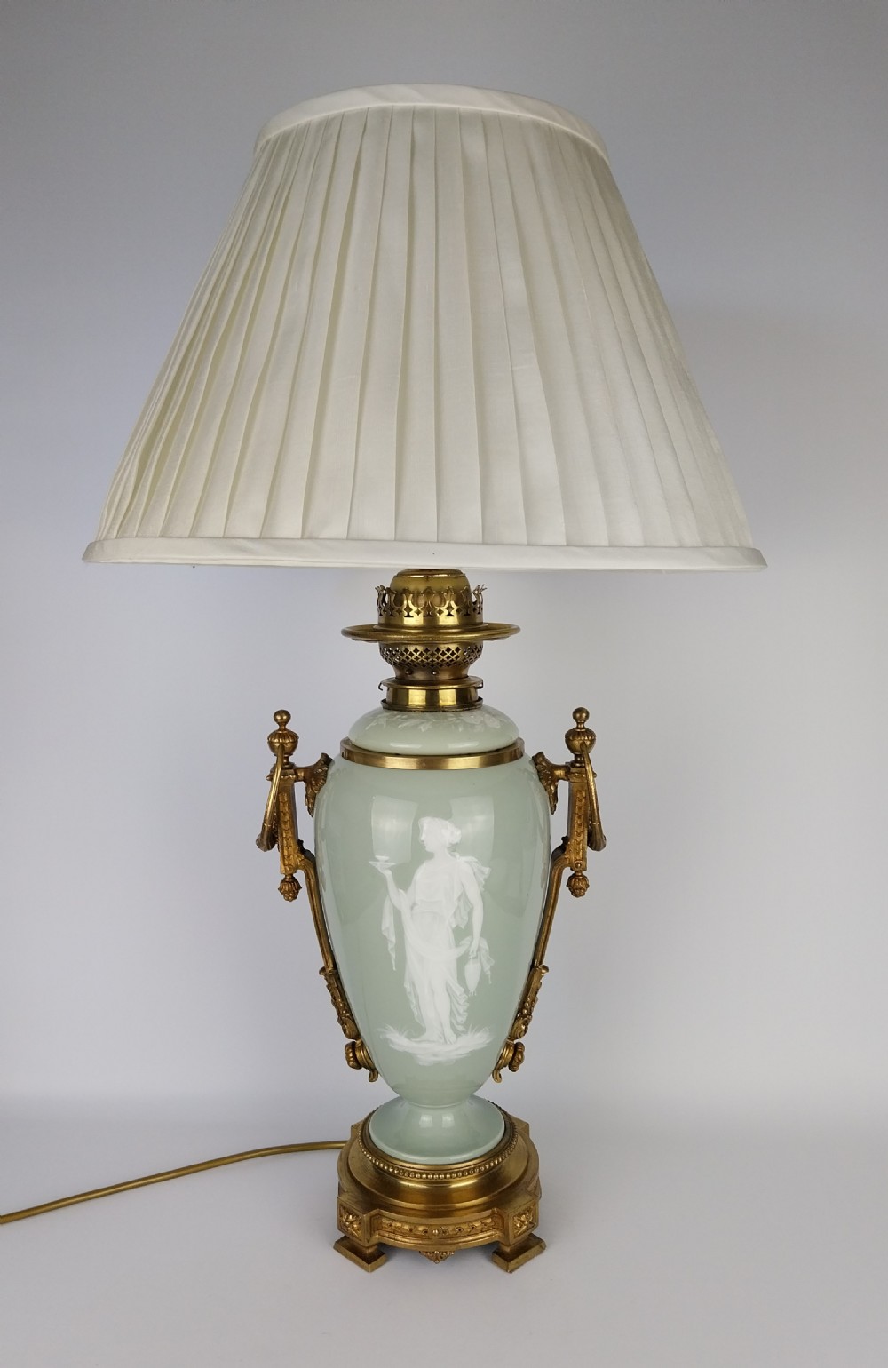 A Pate Sir Pate porcelain Table Lamp 