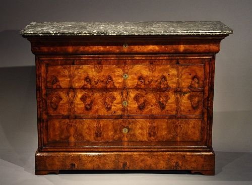 fig 2. Exceptional quality French walnut commode / chest of drawers