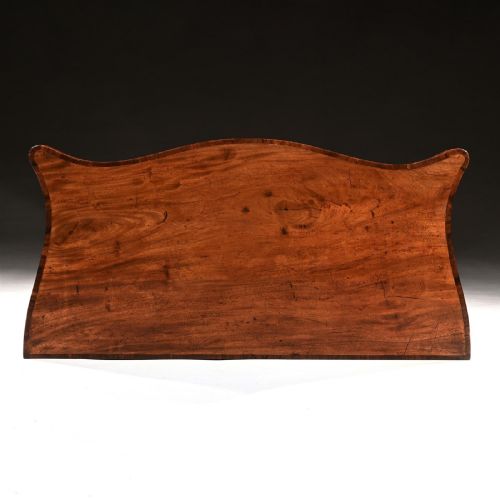 GEORGE III MAHOGANY SERPENTINE TEA TABLE OF EXCEPTIONAL COLOUR AND PATINATION - ADDITIONAL PHOTO 6