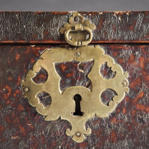 LATE 17TH CENTURY LEATHER AND BRASS TRAVELLING BOX - ADDITIONAL PHOTO 10