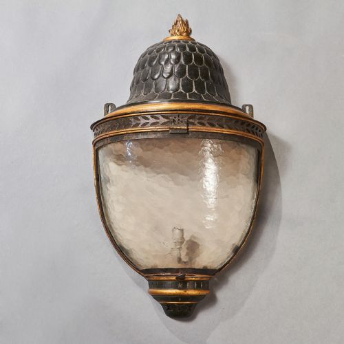 IMPRESSIVE PAIR OF LARGE EARLY 19TH CENTURY FRENCH TOLE PEINTE AND PARCEL GILT WALL LANTERNS - ADDITIONAL PHOTO 3