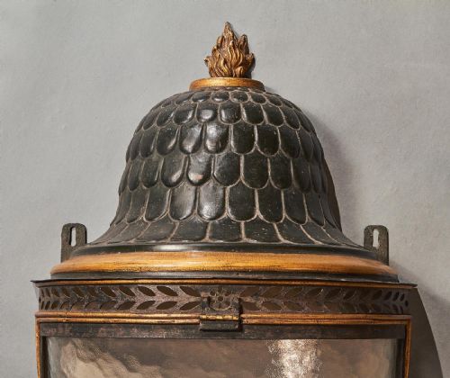 IMPRESSIVE PAIR OF LARGE EARLY 19TH CENTURY FRENCH TOLE PEINTE AND PARCEL GILT WALL LANTERNS - ADDITIONAL PHOTO 4