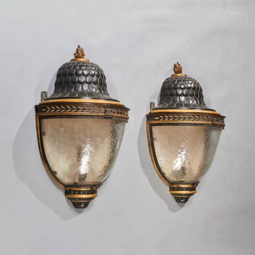 IMPRESSIVE PAIR OF LARGE EARLY 19TH CENTURY FRENCH TOLE PEINTE AND PARCEL GILT WALL LANTERNS - ADDITIONAL PHOTO 5
