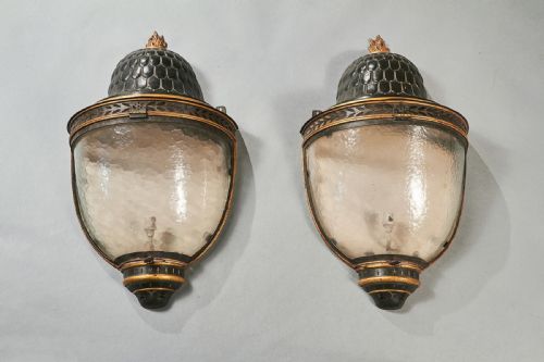 IMPRESSIVE PAIR OF LARGE EARLY 19TH CENTURY FRENCH TOLE PEINTE AND PARCEL GILT WALL LANTERNS - ADDITIONAL PHOTO 6