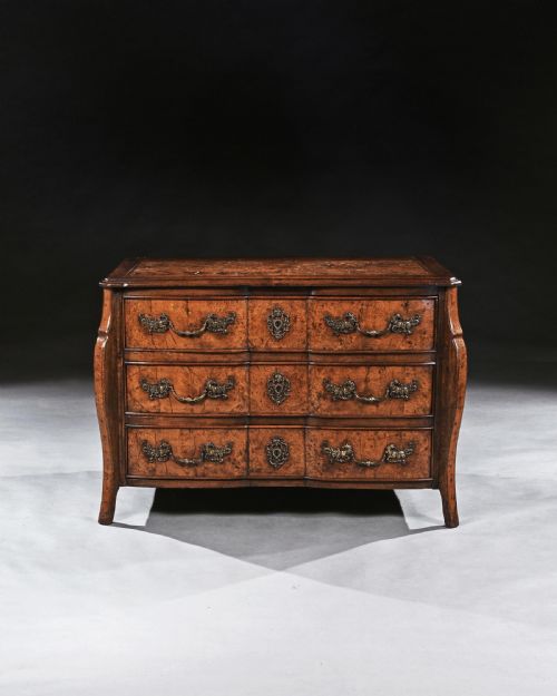 RARE EARLY 18TH CENTURY LOUIS XV PROVINCIAL BURR ELM MAZARIN COMMODE - ADDITIONAL PHOTO 2