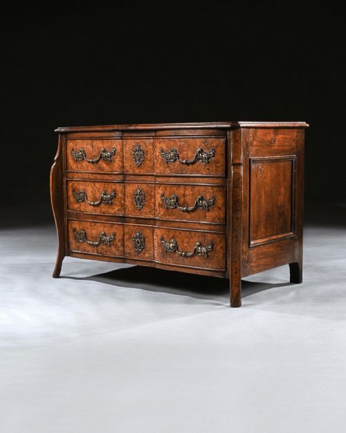 RARE EARLY 18TH CENTURY LOUIS XV PROVINCIAL BURR ELM MAZARIN COMMODE - ADDITIONAL PHOTO 4
