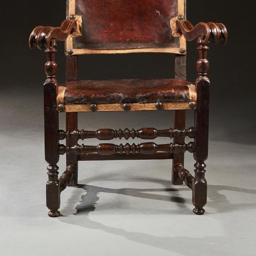 PAIR OF 17TH CENTURY ITALIAN BAROQUE PARCELGILT WALNUT LEATHER ARMCHAIRS - ADDITIONAL PHOTO 4