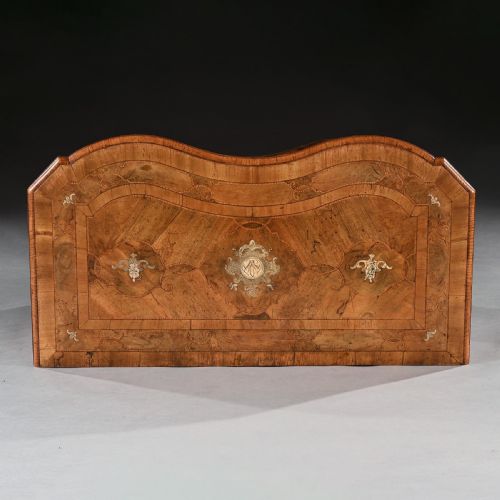 RARE MID 18TH CENTURY GERMAN WALNUT PEWTER AND IVORY MARQUETRY SERPENTINE COMMODE - ADDITIONAL PHOTO 3