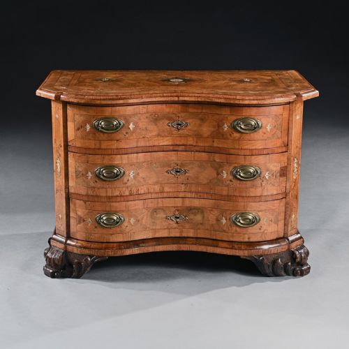 RARE MID 18TH CENTURY GERMAN WALNUT PEWTER AND IVORY MARQUETRY SERPENTINE COMMODE - ADDITIONAL PHOTO 7