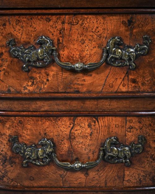 RARE EARLY 18TH CENTURY LOUIS XV PROVINCIAL BURR ELM MAZARIN COMMODE - ADDITIONAL PHOTO 4