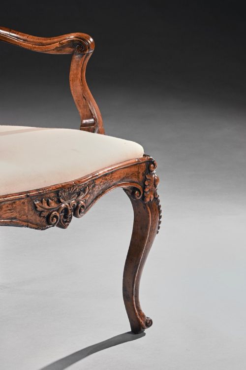 MID 18TH CENTURY ITALIAN ROCOCO ARMCHAIR IN WALNUT WITH EXTRAVAGANTLY CARVED HEAD RAIL - ADDITIONAL PHOTO 3